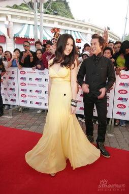 成人礼服评测视频大全,全方位解析各大品牌风采